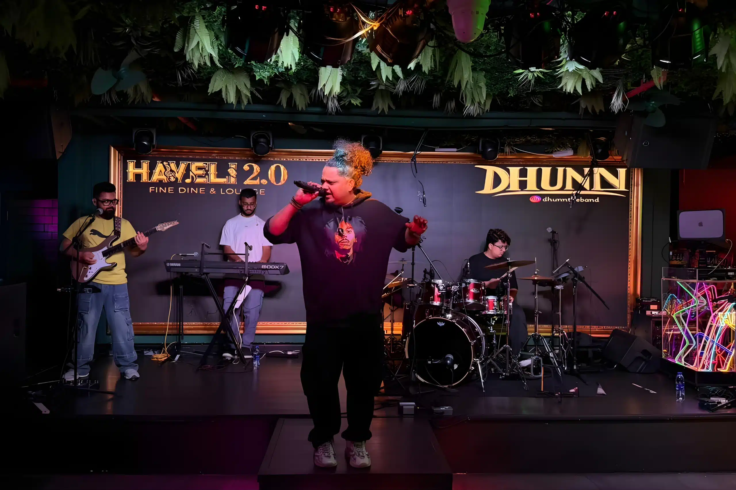 Evening entertainment and live artist meet-and-greet at Haveli nightlife destination